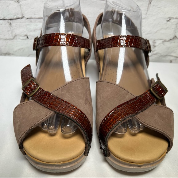 Sanita Two Tone Open Toe Clog Sandals Heels Leather Size 9 US 40 EU Buckle EUC - Picture 4 of 14